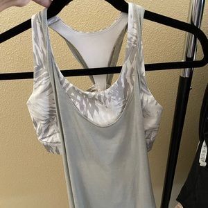 Lululemon tank top built in bra grey/white palm patter size 4